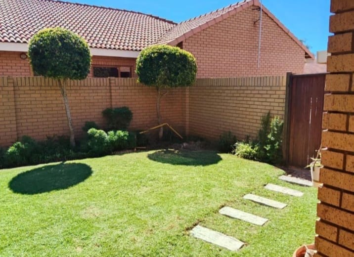 4 Bedroom Property for Sale in Roylglen Gardens Northern Cape